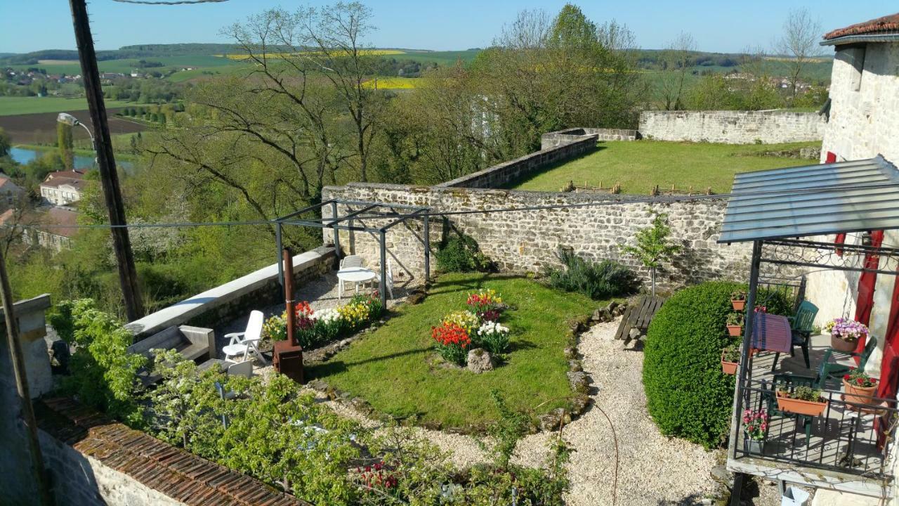 Dun-sur-Meuse B&B Chez Fouchs - Chambre D'Hotes المظهر الخارجي الصورة