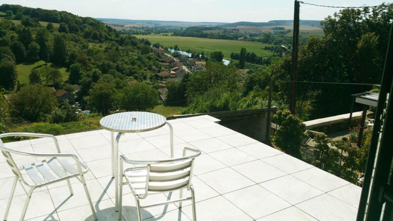 Dun-sur-Meuse B&B Chez Fouchs - Chambre D'Hotes المظهر الخارجي الصورة